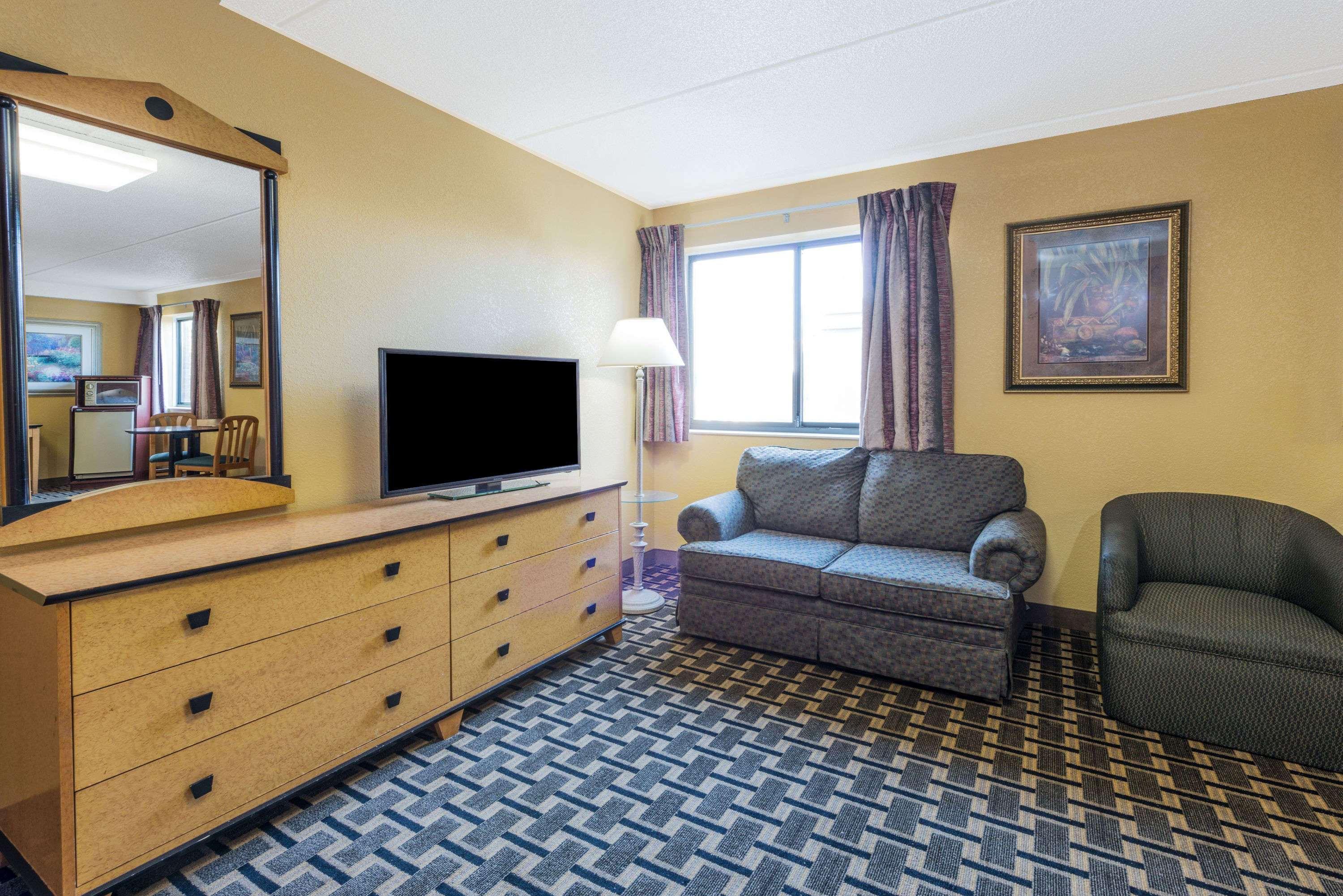 Days Inn By Wyndham Hurstbourne Louisville-Jefferson County Extérieur photo