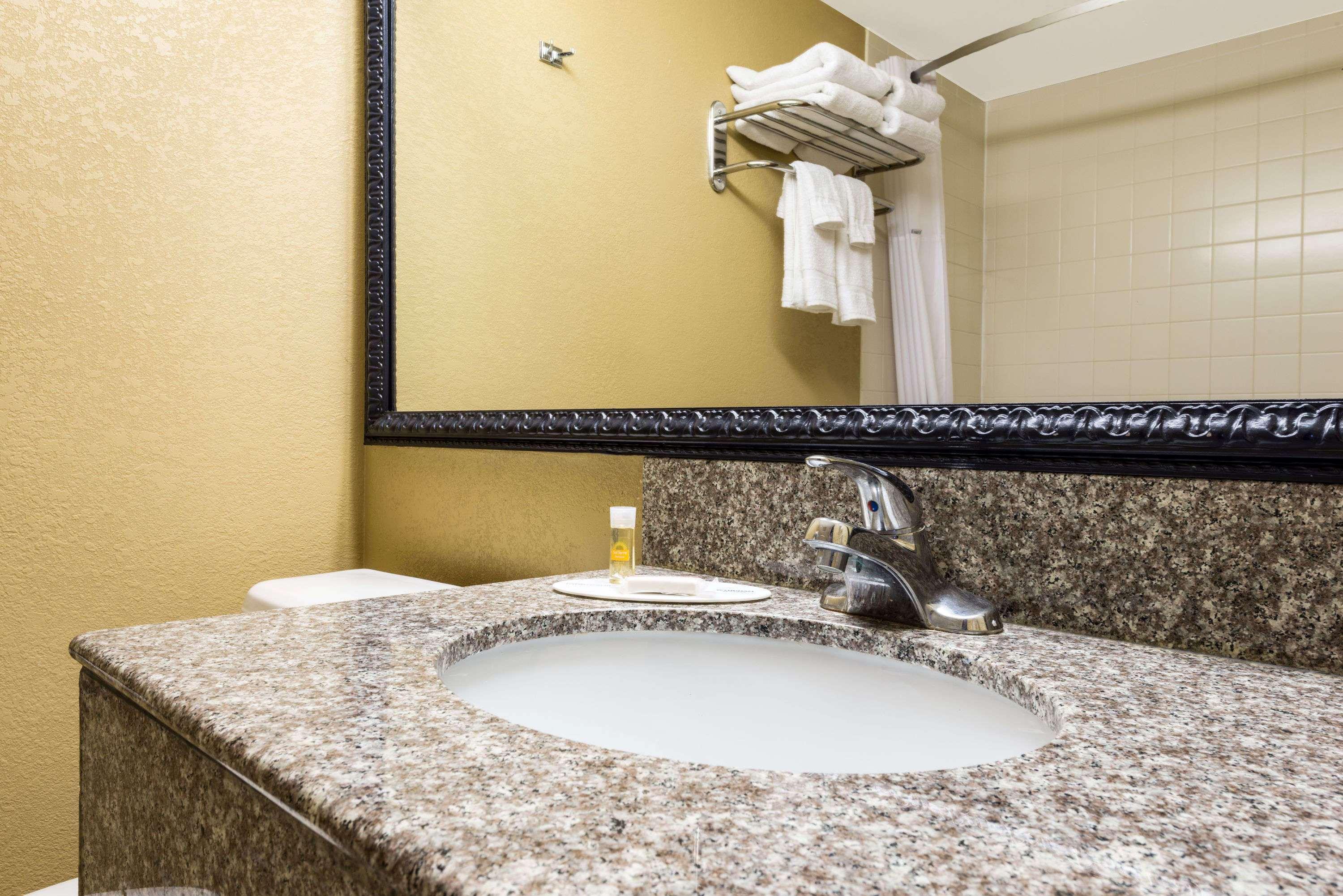 Days Inn By Wyndham Hurstbourne Louisville-Jefferson County Extérieur photo