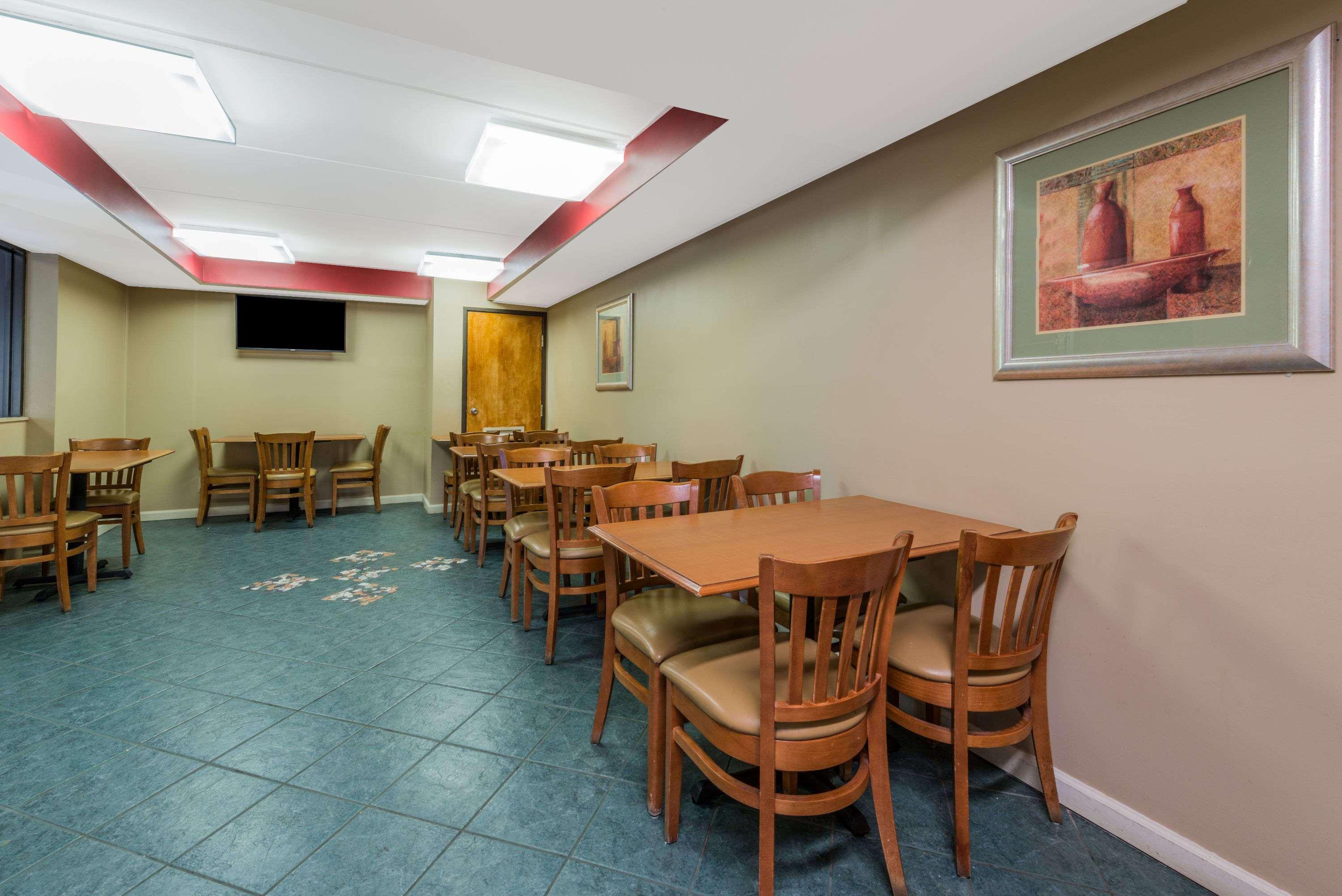 Days Inn By Wyndham Hurstbourne Louisville-Jefferson County Extérieur photo